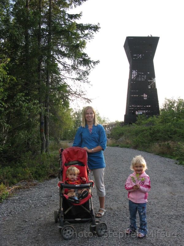 Bennas2010-5803.jpg - A black watch tower at Björkö